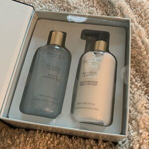 James & Jo Bluebell & Mint Pamper Collection NiB Bath Body gel + moisturizer